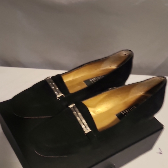 Stuart Weitzman Black Flats with Silver Accents - Picture 3 of 9